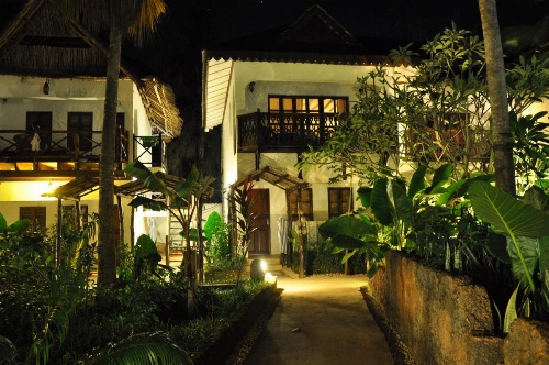 Langi Langi Beach Bungalows image 7