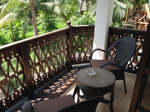 Langi Langi Beach Bungalows image 1